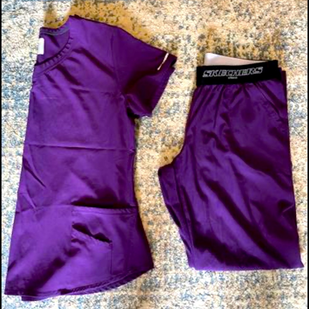 Sketchers scrubs by Barco